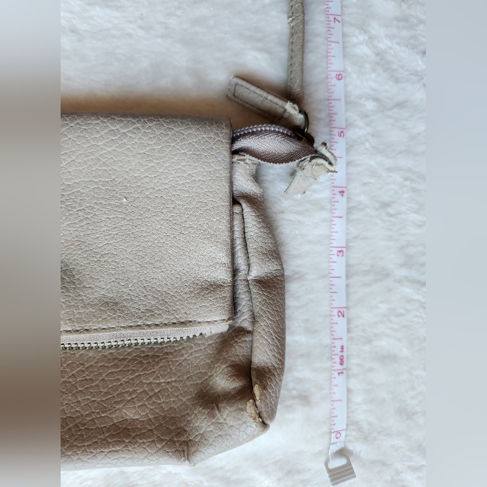 Mossimo Supply Co Gray Crossbody Bag with Adjustable Strap - Picture 7 of 12